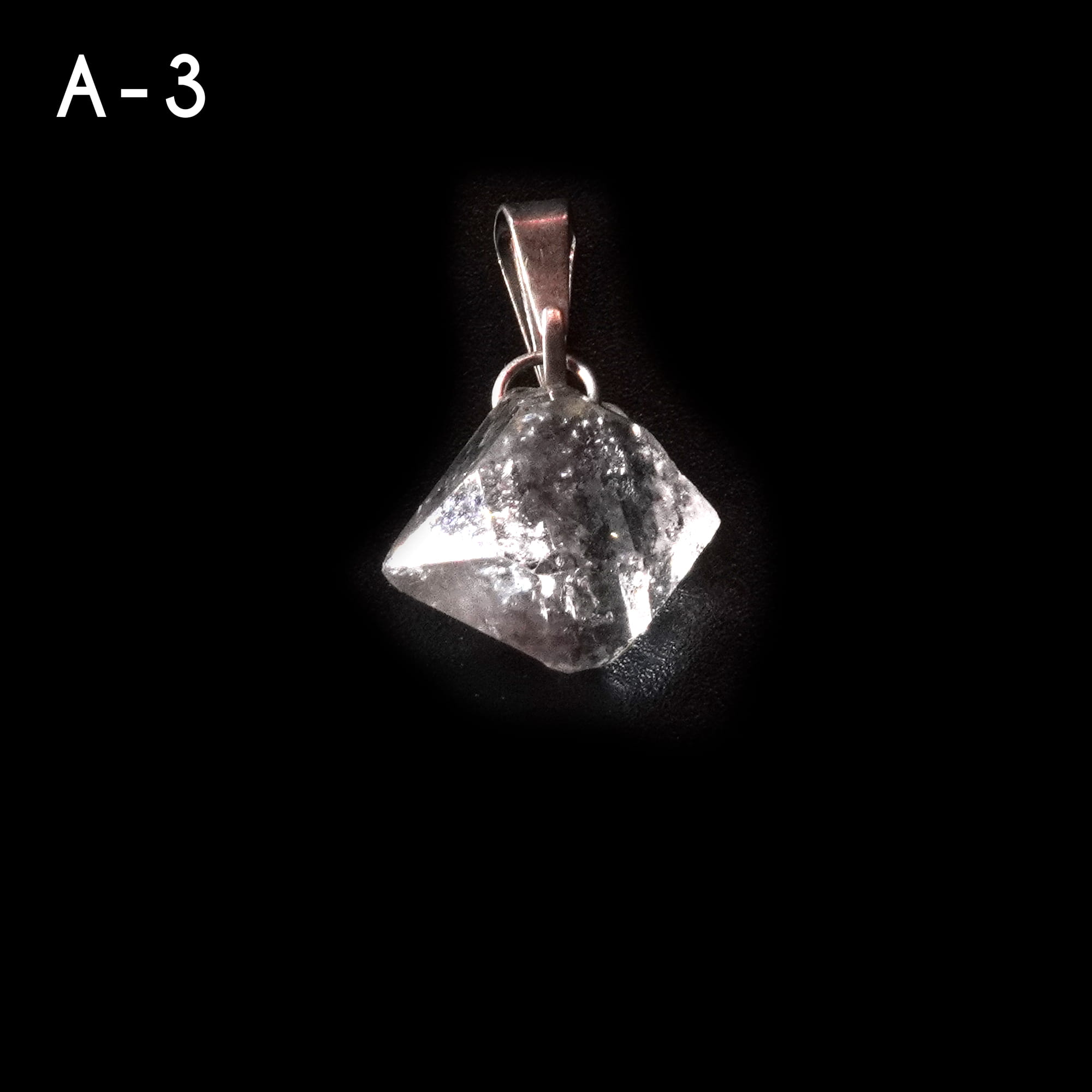 EMF Defender Hanger A-3 – Herkimer diamant
