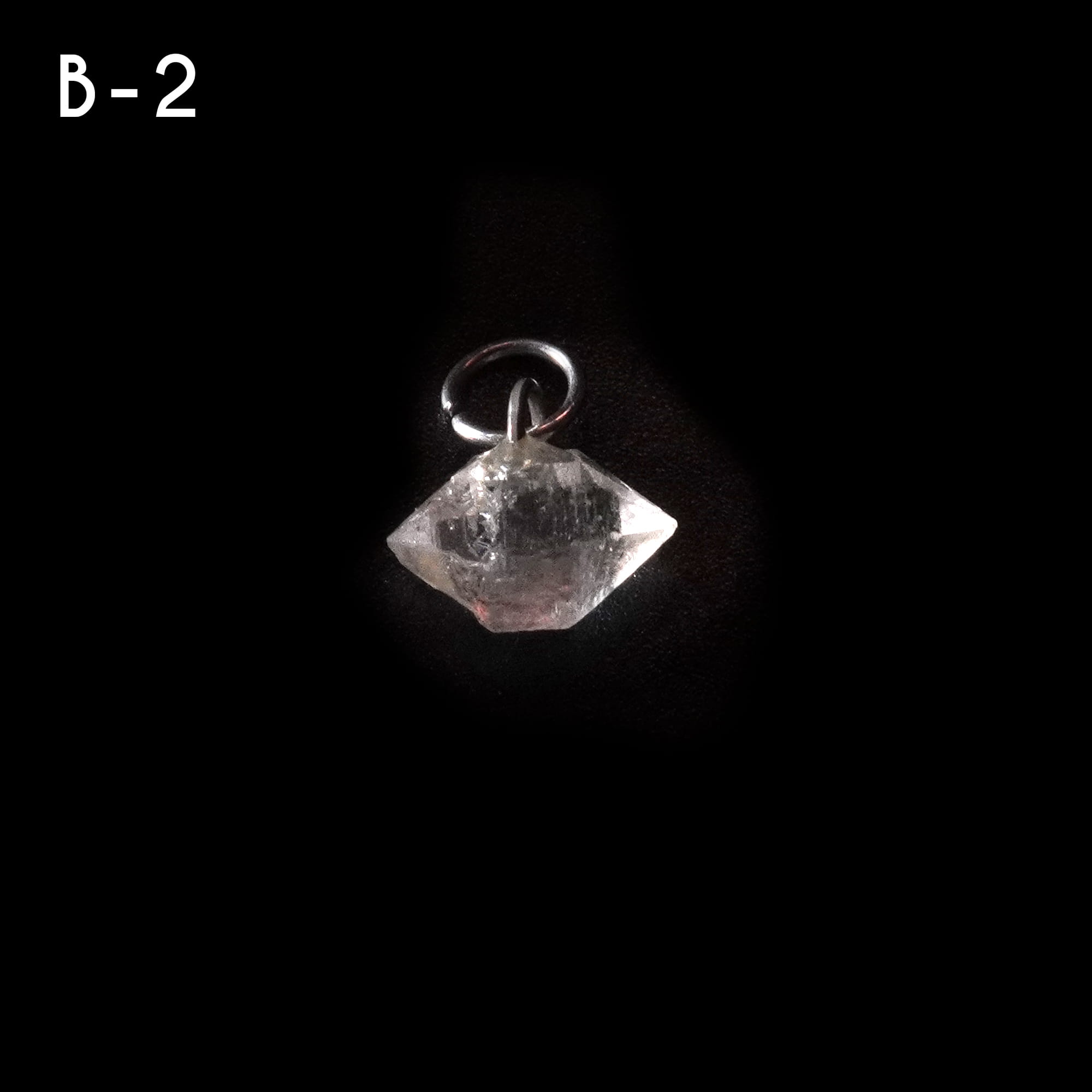 EMF Defender Hanger B-2 – Herkimer diamant